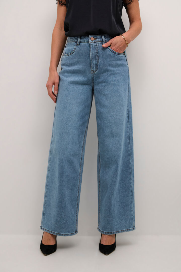 CRLea Jean