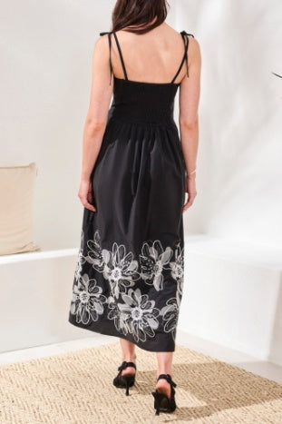 Sleeveless Dress With Embroidery