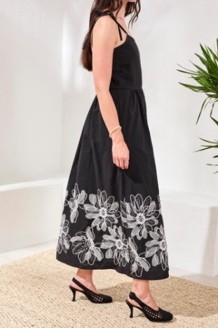 Sleeveless Dress With Embroidery