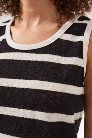 Sleeveless Top With Rib Band