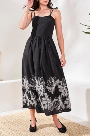 Sleeveless Dress With Embroidery